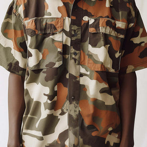 Herren-Freizeithemd mit Camouflage-Print und kurzen Ärmeln