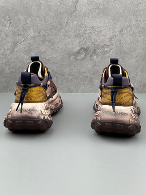 Zapatillas de plataforma con suela de neumático y letras cosidas