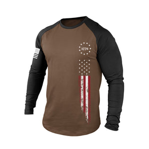 CAMISETA DE MANGA LARGA RAGLÁN CON GRÁFICO DE LA BANDERA DE EE. UU. 1776