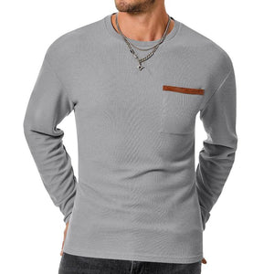 Camiseta informal de manga larga ajustada con bolsillo de parche y cuello redondo tipo gofre para hombre