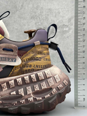 Zapatillas de plataforma con suela de neumático y letras cosidas