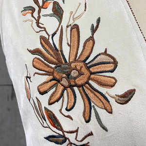 Herren-Tanktop aus Wildleder im amerikanischen Western-Cowboy-Stil mit Stickerei und tiefem V-Ausschnitt