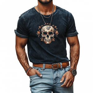 Camiseta de manga corta ajustada con cuello redondo y estampado de calavera de mezclilla lavada retro para hombre