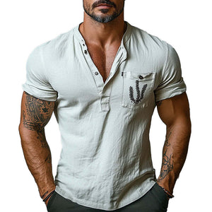 Camiseta informal de manga corta con cuello henley y estampado de bolsillo para hombre
