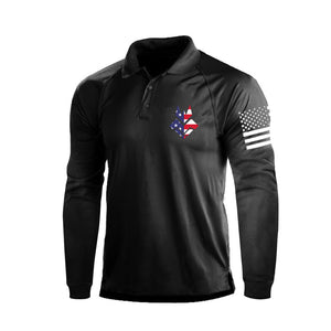 POLO DE MANGA LARGA RAGLÁN CON BOTÓN 1/4 Y ESTAMPADO DE BANDERA DE EE. UU. DEFORMEDV