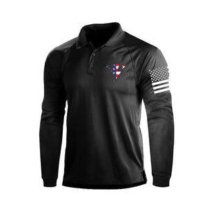 POLO DE MANGA LARGA RAGLÁN CON ESTAMPADO DE RAYO Y BANDERA DE EE. UU. DE 1/4 DE BOTÓN