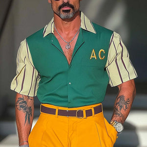 Camisa de manga corta con solapa y estampado digital en color de contraste para hombre