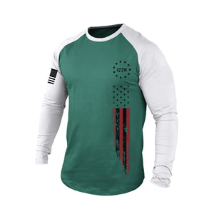 CAMISETA DE MANGA LARGA RAGLÁN CON GRÁFICO DE LA BANDERA DE EE. UU. 1776