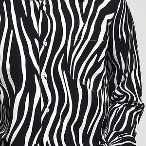 Camisa de manga larga de algodón y lino con estampado de cebra para hombre