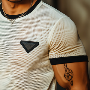 Camiseta de manga corta con cuello redondo y bloques de color de tela de malla informal retro para hombre