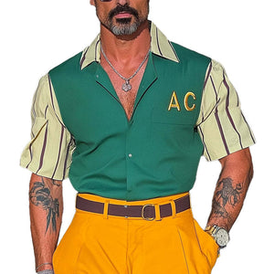 Camisa de manga corta con solapa y estampado digital en color de contraste para hombre