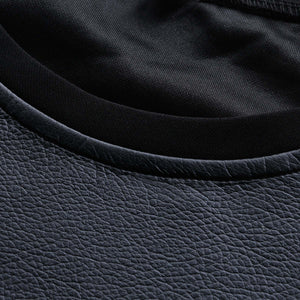 Camiseta de manga larga con cuello redondo y cremallera con costuras de cuero para hombre (camiseta interior no incluida)