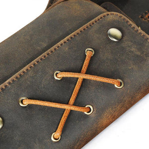 Riñonera clásica de cuero estilo retro para hombre, ideal para actividades al aire libre.