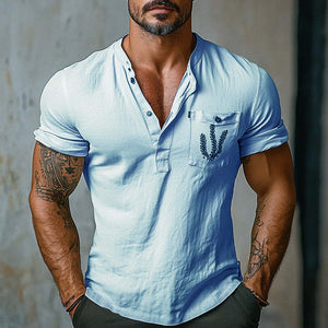 Camiseta informal de manga corta con cuello henley y estampado de bolsillo para hombre
