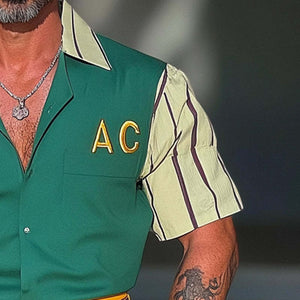 Camisa de manga corta con solapa y estampado digital en color de contraste para hombre