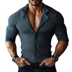 Camisa de manga larga con solapa a rayas y corte entallado para hombre