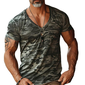 Herren-T-Shirt mit Camouflage-Print und V-Ausschnitt, kurzärmelig