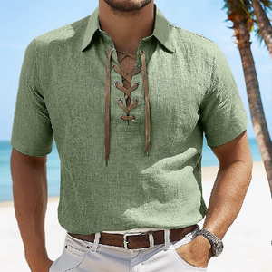 Camisa informal de manga corta con solapa de encaje para vacaciones de color liso para hombre