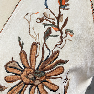 Herren-Tanktop aus Wildleder im amerikanischen Western-Cowboy-Stil mit Stickerei und tiefem V-Ausschnitt