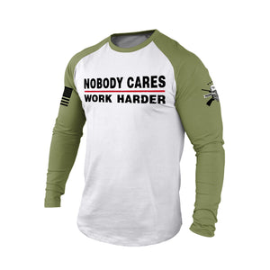 A NADIE LE IMPORTA TRABAJAR MÁS DURO CAMISETA DE MANGA LARGA RAGLÁN 100 % ALGODÓN CON GRÁFICO
