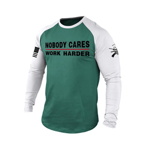 A NADIE LE IMPORTA TRABAJAR MÁS DURO CAMISETA DE MANGA LARGA RAGLÁN 100 % ALGODÓN CON GRÁFICO