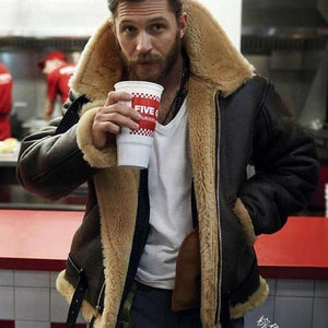 Mittellange, dicke Herrenjacke aus Pelz