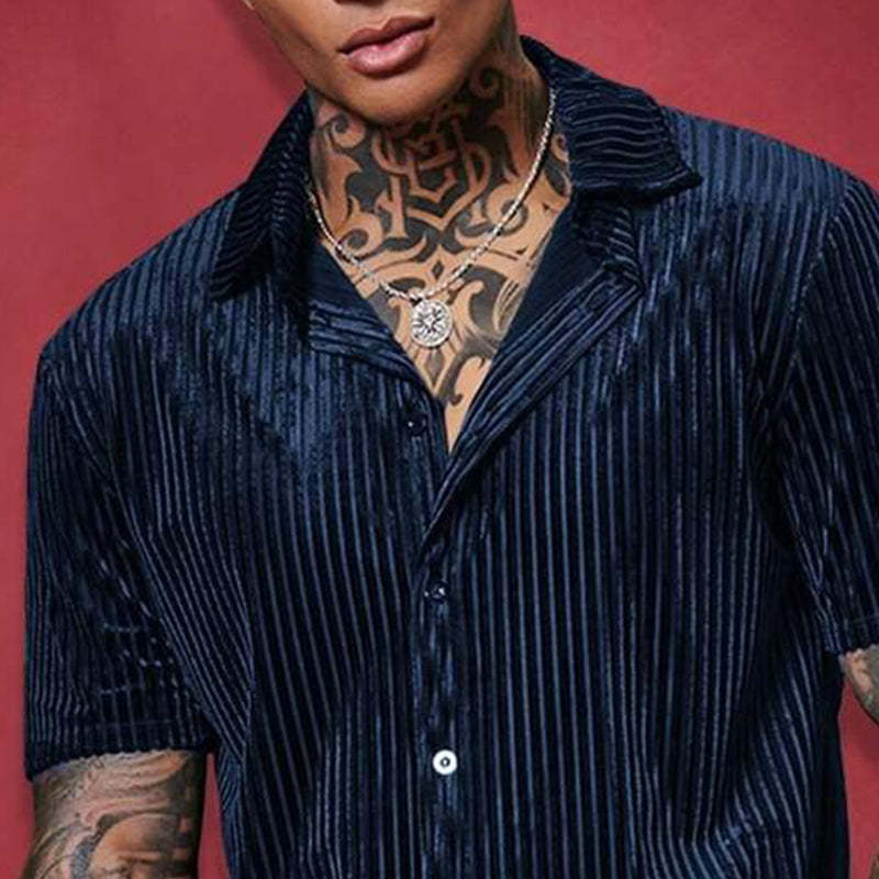 Camisa de manga corta a rayas de color liso para hombre