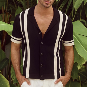Polo de manga corta de punto a rayas con solapa con muesca y botonadura sencilla para hombre