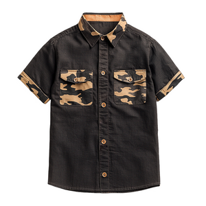Camisa de manga corta con solapa y botones con estampado de camuflaje informal retro para hombre