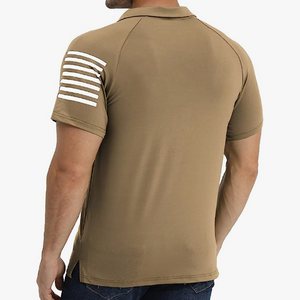 POLO RAGLÁN CON GRÁFICO DE LA BANDERA DE EE. UU.