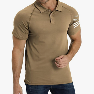 POLO RAGLÁN CON GRÁFICO DE LA BANDERA DE EE. UU.