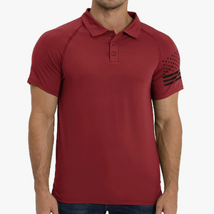 POLO RAGLÁN CON GRÁFICO DE LA BANDERA DE EE. UU.