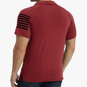 POLO RAGLÁN CON GRÁFICO DE LA BANDERA DE EE. UU.