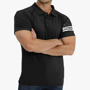 POLO RAGLÁN CON GRÁFICO DE LA BANDERA DE EE. UU.