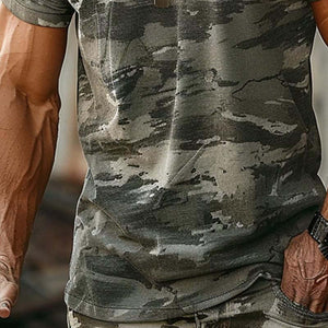 Herren-T-Shirt mit Rundhalsausschnitt und kurzen Ärmeln und Camouflage-Print