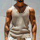 Camiseta sin mangas con textura a rayas y cuello redondo de color liso para hombre