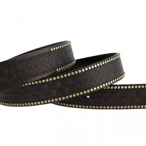 Cinturón de cuero estilo vaquero occidental con remaches en relieve vintage para hombre