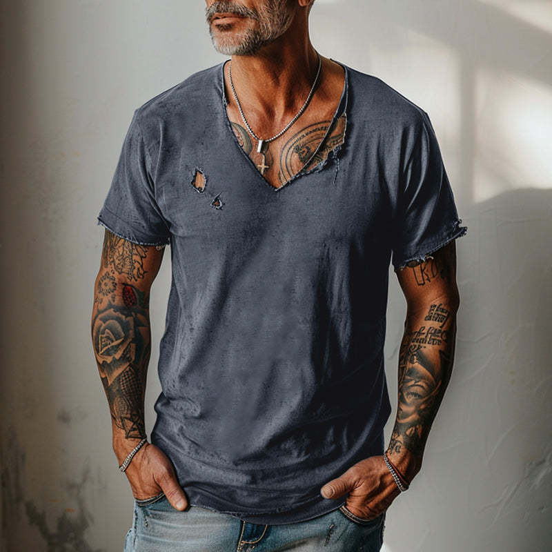 Herren-T-Shirt im Used-Look mit zerrissenen Kanten und V-Ausschnitt, kurzärmelig