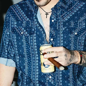 Camisa informal de manga larga con solapa y estampado retro azul oscuro para hombre