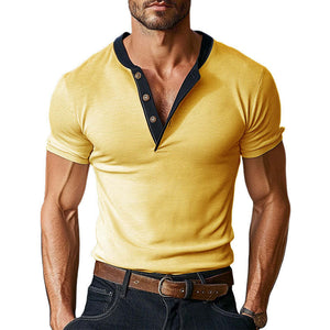 Camiseta de manga corta con cuello Henley y colores contrastantes para hombre