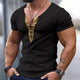 Camiseta de manga corta ajustada con cuello en V y parches de cuero para hombre