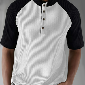 Camiseta informal de manga corta holgada con cuello henley y contraste de colores para hombre