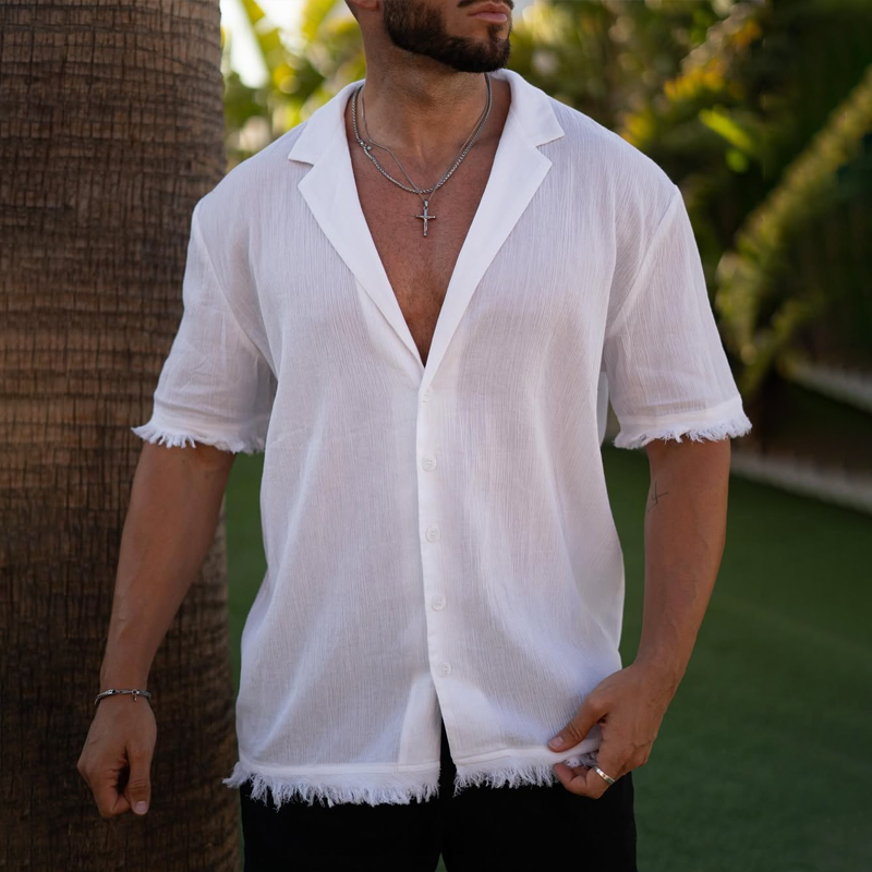 Camisa de manga corta con solapa con muesca lisa y botonadura sencilla para hombre