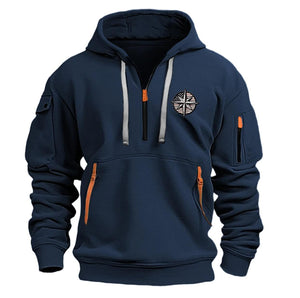 SUDADERA DEPORTIVA CASUAL PARA HOMBRE CON MÚLTIPLES CREMALLERAS EN EL BRAZO Y BORDADO CON INSIGNIA SUDADERA CON CAPUCHA