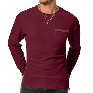 Camiseta informal de manga larga ajustada con bolsillo de parche y cuello redondo tipo gofre para hombre