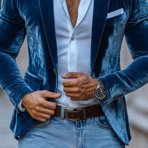 Blazer informal de dos botones con solapa con muesca de terciopelo liso para hombre