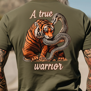 Camiseta de manga corta con cuello redondo y estampado "A True Warrior" para hombre, estilo retro e informal