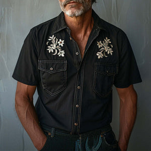 Camisa de manga corta bordada en mezclilla ligera para hombre