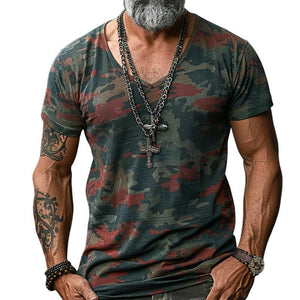 Camiseta de manga corta con cuello en V y estampado de camuflaje para hombre