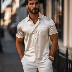 Camisa de manga corta de satén con costuras de encaje sexy de moda para primavera y verano para hombre